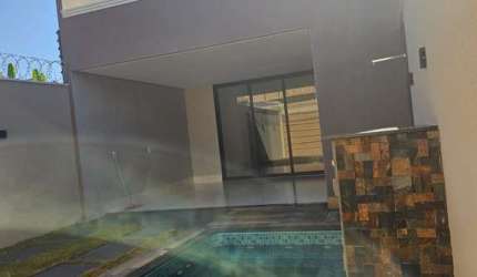 Casa Térrea 3 suítes piscina bairro Ilda. Casa de Rua com 3 Quarto(s) e 4 banheiro(s) à Venda, 138 por R$ 750.000 no setor Ilda IN30342