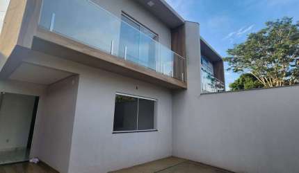 ELEGANTE SOBRADO NO RECANTO DO BOSQUE Sobrado com 3 Quarto(s) e 2 banheiro(s) à Venda, 95 por R$ 420.000 no setor Residencial Recanto do Bosque IN30348