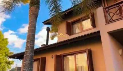 CASA  DE ALTO PADRÃO  À VENDA COM 4 DORMITÓRIOS NO BAIRRO CINQUENTENÁRIO EM CAXIAS DO SUL