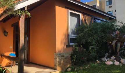 Casa Alto Padrão com 6 Quartos sendo 2 suítes na Cancela Preta
