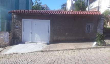 Casa para Venda em Porto Alegre, PARTENON. 900m da PUC, 1 dormitório, 1 banheiro, 2 vagas