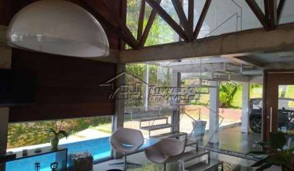 Linda casa com 2 dormitórios e piscina em Jambeiro