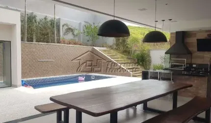 Casa com 3 pavimentos em condomínio na zona leste - SJCampos