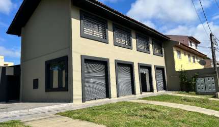 Excedlente Imóvel Comercial de Esquina no Cajuru com 4 Lojas e 4 Salas!