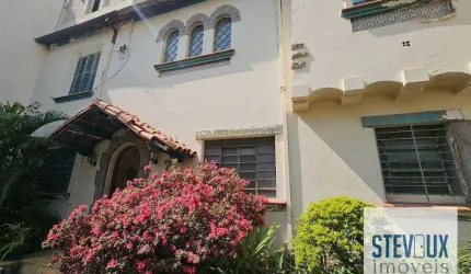 Casa de Vila na rua Pamplona conm portão !