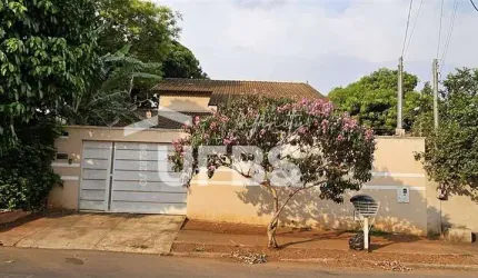 0 - Casa 3 quartos, sendo 1 suíte