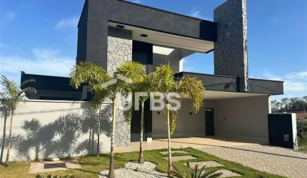 Casa térrea com 240m2 (terreno de 440m2), 4 suítes, no Jardins Nápoles em Senador Canedo - GO