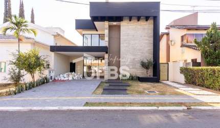 Casa tipo sobrado novo com 344m2 (terreno de 406m2), 5 suítes, no Jardins Madri, em Goiânia