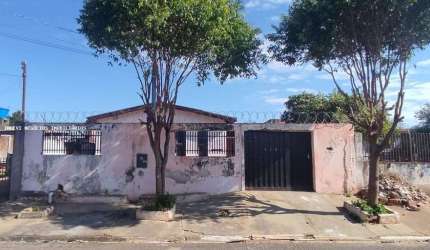 Casa para Venda em Álvares Machado, PARQUE DOS PINHEIROS, 3 dormitórios, 2 banheiros, 2 vagas