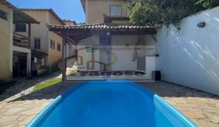 Imperdível casa à venda em Cabo Frio-RJ, bairro Peró: 2 quartos, 2 suítes, 1 sala, 3 banheiros, 1 vaga de garagem!