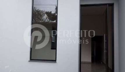 Venha conhecer essa incrivel casa dos sonhos! Com 3 quartos espacosos, sendo 1 suite para garantir total privacidade e conforto