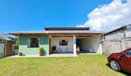 Casa em Fino Acabamento com Quintal Amplo