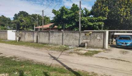 Casas em Amplo Terreno e prox. ao Mar, no Balneário Curraes