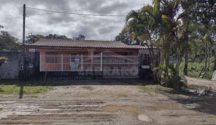 Casa no Balneário Inajá, em Esquina e com 3 Quartos!