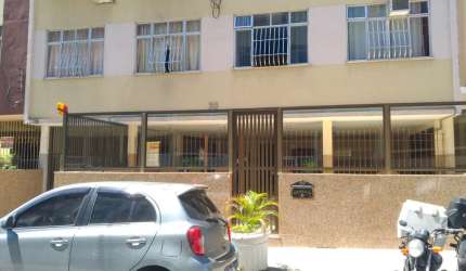 FONSECA - Excelente apartamento de 2 quartos. Rua Antônio Silva.
