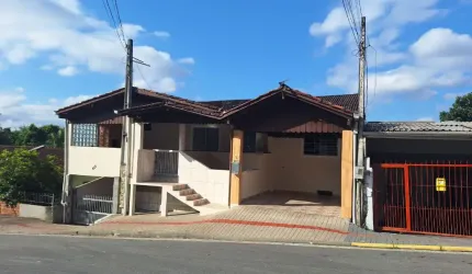 Casa 1 suite + 2 dormitorios
