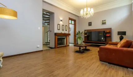 Casa tipo para venda com 3 quartos, sendo 3 suítes, 239m²