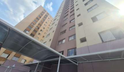 Apartamento reformado de 55 m², que conta com 2 dormitórios, 1 banheiro e móveis planejados, além de 1 vaga de garagem.