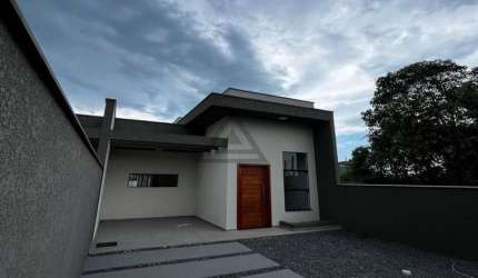 CASA COM 3 QUARTOS 1 SENDO SUÍTE, A APENAS 800M DO MAR