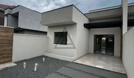 CASA COM PISCINA - 550 METROS DO MAR