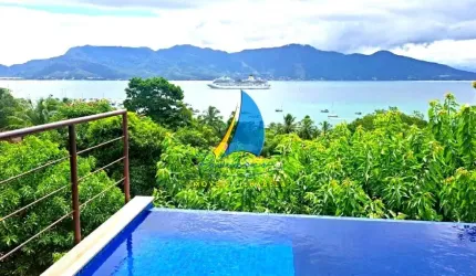 EM CONDOMÍNIO - REGIÃO CENTRAL - VISTA PARA O MAR DE ILHABELA
