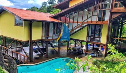 CASA EM CONDOMINIO - VISTA PARA O MAR - ESCRITURA DEFINITIVA. PORTEIRA FECHADA.