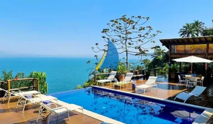 BELA RESIDÊNCIA EM COSTEIRA MAGNIFICA - 75m DE FRENTE PARA O MAR