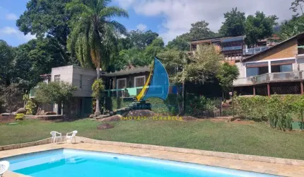 ÁREA DE 1.400m² COM 3 CASAS INDEPENDENTES - VISTA PARA O MAR DE ILHABELA