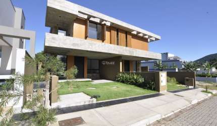 More com Segurança e Sofisticação – Casa de Alto Padrão no Rio Tavares