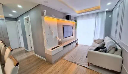 Santa Cândida, Apartamento com 59 metros privativos, 3 quartos, sacada, cozinha com armários e 1 va