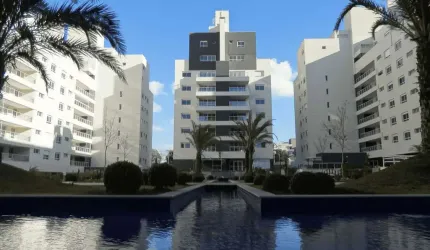 Água Verde, Apto 3º andar, Mobiliado, Acabamento Diferenciado, 4 quartos, 2 suítes, 3 vagas, à vend