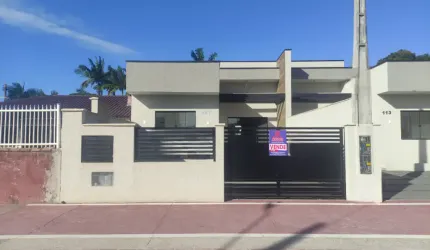 Casa á venda no Balneário Estrelas