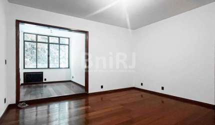 APARTAMENTO COM EXCELENTE PLANTA E MUITO SILENCIOSO.