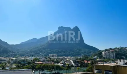 VENDO MARAVILHOSA COBERTURA DUPLEX COM PISCINA E CHURRASQUEIRA NO JARDIM OCEÂNICO COM 280m2, 2 VAGAS, 4 QUARTOS (2 SUITES) BARRA RIO DE JANEIRO - RJ