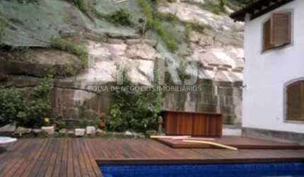 casa duplex  em rua fechada com cancela, silenciosa com vista para o Corcovado no Cosme velho.