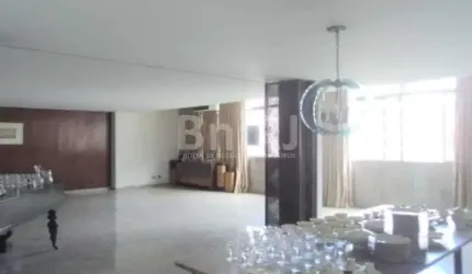 Excelente apartamento em Copacabana - Numa área privilegiada do bairro, bem em frente do Metrô Cantagalo.