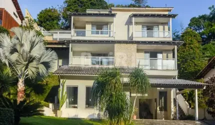 Mansão à Venda em  Condomínio - Pendotiba - Niterói com 4 Quartos