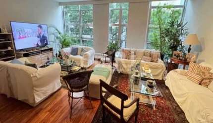 Apto. Duplex com 253m² e 1 Vaga na Escritura. 3 Ampos Dormitórios, sendo 2 Suítes. Junto ao Metrô Estação Cantagalo
