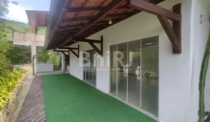 Excelente casa bem localizada