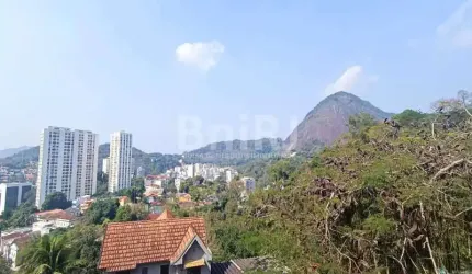 AMPLA CASA COM BELA VISTA NA RUA ALICE