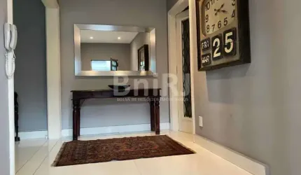 4 QUARTOS 2 SUITES, 1 VAGA, QUADRA DA PRAIA, TODO REFORMADO
