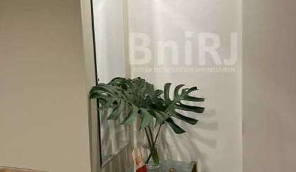 OPORTUNIDADE! VENDO EXCELENTE SALA COMERCIAL EM LOCALIZAÇÃO PRIVILEGIADA COM VAGA
