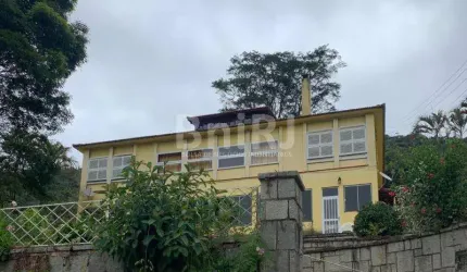 VENDO BELA CASA GOLFE TERESÓPOLIS