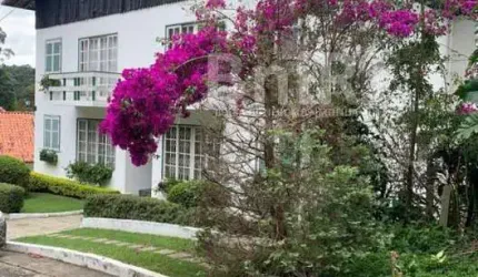 CHARMOSO APARTAMENTO NA SERRA