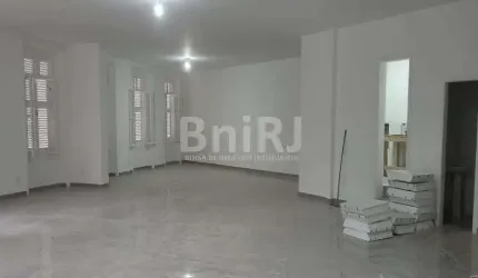 SOBRADO COMERCIAL- COM AMPLO SALÃO - CENTRO HISTÓRICO DE PETRÓPOLIS - RJ.