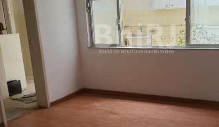 APARTAMENTO COM 02 QUARTOS  - COM 01 VAGA- RETIRO - PETROPOLIS - RJ.