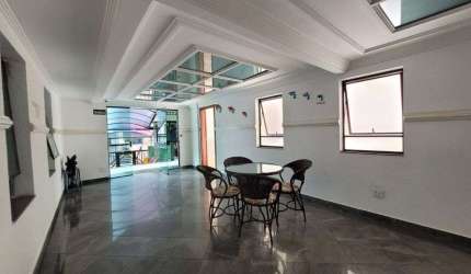 Charmoso Apartamento de 1 Dormitório com Sacada, Área Gourmet e a 250m da Praia.