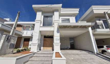 Casa a venda em condominio Fechado no centro de Balneario Piçarras - SC