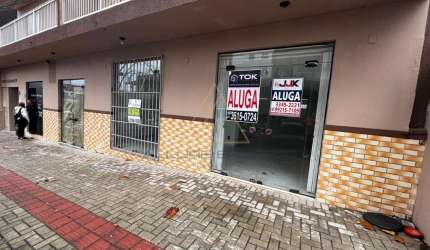 Sala comercial com 1 sala para alugar no Centro, Balneário Piçarras  por R$ 4.400