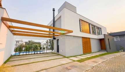 Impecável casa em condomínio à venda na Hípica com 4 quartos, 4 suítes e 234m² em Porto Alegre-RS!